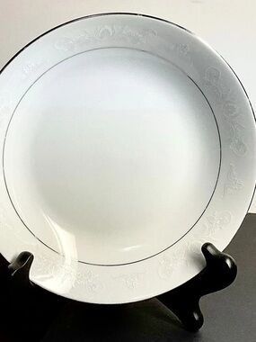 Vintage Crown Ming Fine China Coupe Soup Bowl in the Royal Palm Pattern